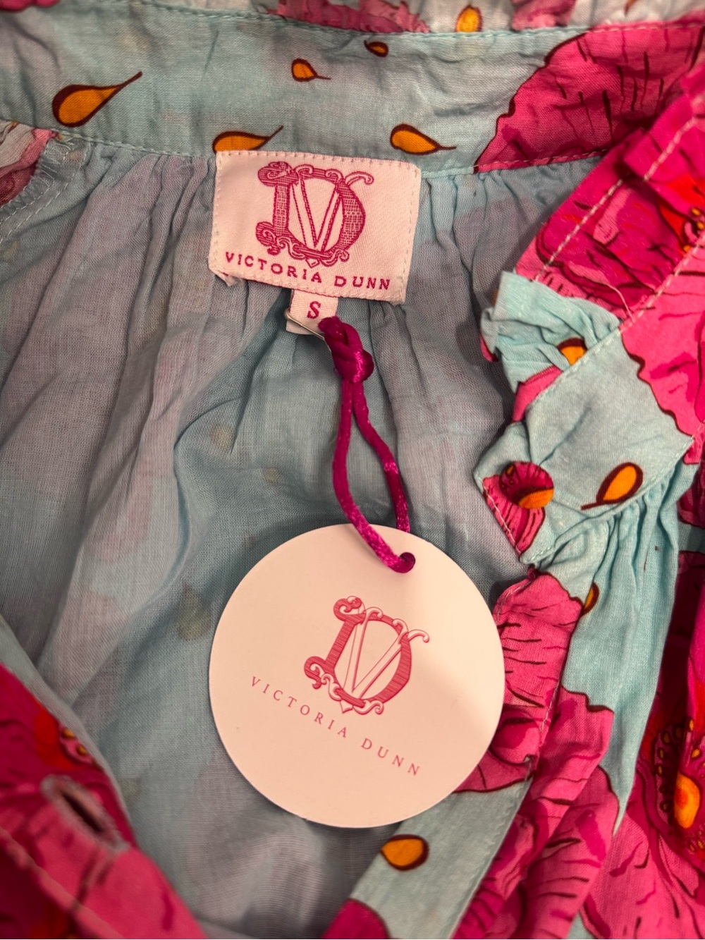 NEW WITH TAGS VICTORIA DUNN BLOUSE. Small. Blue and Pink. Stunning. Retail: $136 - Picture 4 of 5